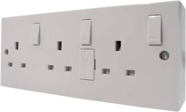 Triple Socket Conversion Kit 13A Switched with Back Box - E342AA