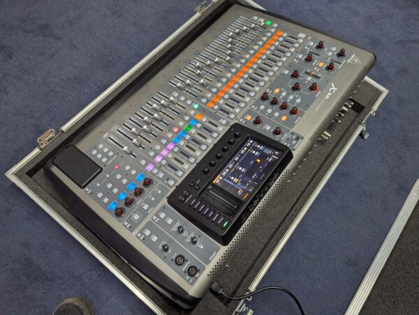 PXL_20251106_144426252 Behringer X32 Full Size Digital Mixing Desk