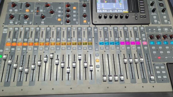 PXL_20251106_145048718 Behringer X32 Full Size Digital Mixing Desk
